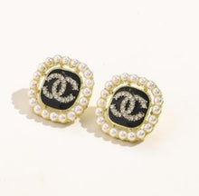 Load image into Gallery viewer, CCSquare Pearl Earrings