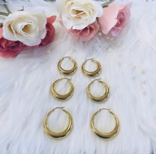 Load image into Gallery viewer, The Classy Hoop Earrings